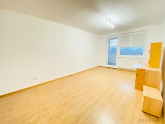 NA PRENÁJOM VEĽKÝ 3-IZBOVÝ BYT S DVOMA LOGGIAMI, UL. FÁBRYHO - 13