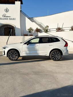 VOLVO XC60 B5 R-DESIGN - 13