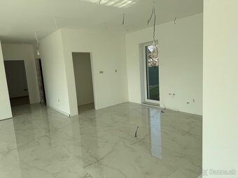 Luxusný 4-izb.Bungalov s dvojgarážou, s fotovoltaikou...... - 13