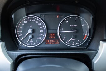 BMW 316d Touring z roku 2011 - 13