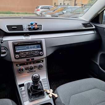 Volkswagen Passat - 13