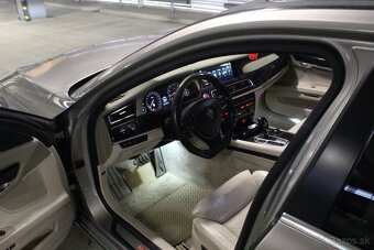 BMW 750i - 13