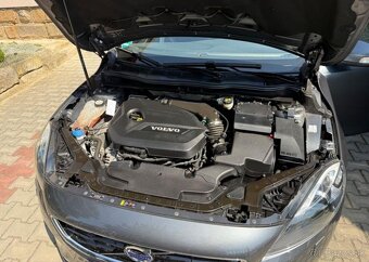 Volvo V40 1,6i pravidelný sevis Top stav benzín manuál 88 kw - 13