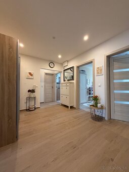 Moderne kompl. zrekonštruovaný 4i byt s loggiou - Hrobákova - 13