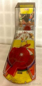 Retro staré hračky - autíčka, stolní hry, dětské pistolky - 13