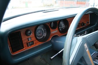 Pontiac Firebird Formula 400 z roku 1975 - 13