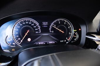 BMW 520d xDrive Touring z roku 2018 - 13