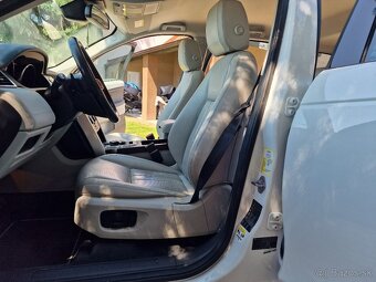 Land Rover Discovery Sport 2.0L HSE A/T9 150k 4x4 (diesel) - 13