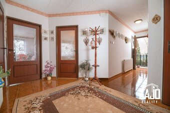 DVOJPODLAŽNÝ RD S ROZSIAHLYM POZEMKOM A KRÁSNOU PRÍRODOU - 13