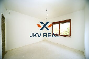 4 izbový rodinný dom s garážou v tichej lokalite - 13