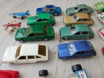 27 kusov- auticka a lietadla- 80-te kory 20.stor. - 13