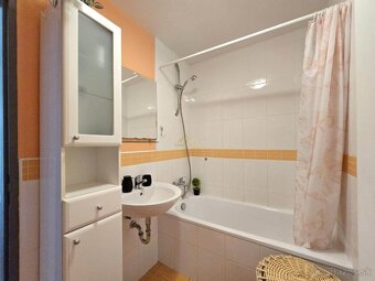 Väčší zariadený 2-izb. byt 56m² blízko CENTRA / Južná trieda - 13