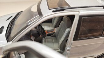 1:18 BMW X5 - 13