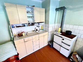 Na predaj veľký pozemok 1459 m² so starším RD v Bystričanoch - 13