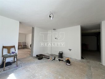 Znížená cena. Na predaj rodinný dom s obrovským... - 13