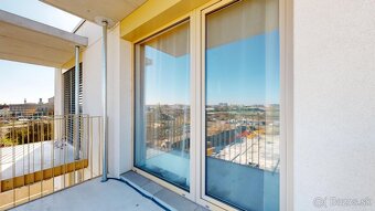 Stačí sa nasťahovať 2-izbový byt s parkovacím miestom v pro - 13