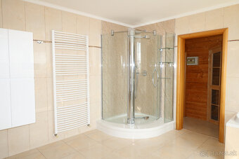 Prenajmeme 4 izb. byt v rodinnej vile na Kolibe. - 13