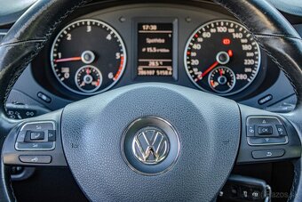 Volkswagen Jetta 2.0 TDI Highline - 13