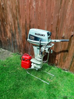 ZÁVESNÝ LODNÝ MOTOR SUZUKI DT 15 - 13