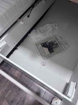 Čalúnená posteľ 180x200 s matracmi - 13