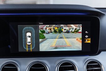 Mercedes-Benz E trieda Sedan 220 d A/T - 13