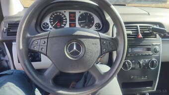 Mercedes-Benz B180 - 13
