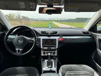 Volkswagen Passat B7 Combi 2.0 TDI - 13