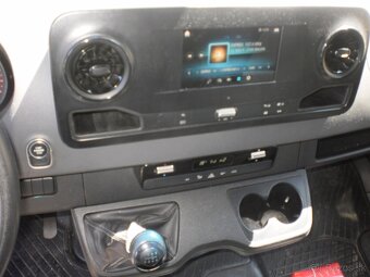 Mercedes-Benz Sprinter - 13