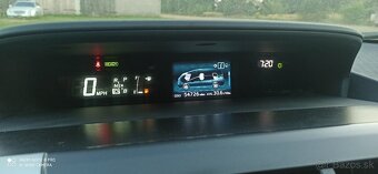 Toyota Prius V 2017 hybrid  +LPG - 13