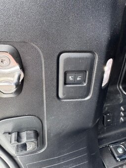 LAND ROVER DEFENDER 110 D250 SE AWD - 13