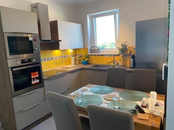 Nadštandardný 2-izbový byt 65m2 so samostatnou kuchyňou - 13