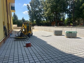 Pokladka zámkovej dlažby strojovo/ ručne - 13