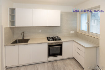 Predaj kompletne rekonštr. 2izb bytu 62m2 na zvýš. prízemí - 13