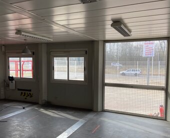 Priestranná modulárna predajňa / kancelária z kontajnerov - 13