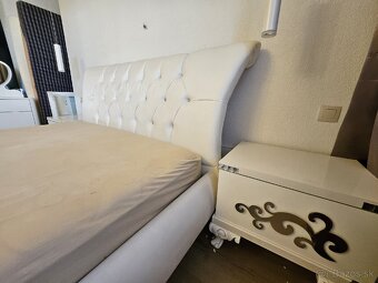 Luxusné biele kreslo z koženky – elegantné a pohodlné - 13