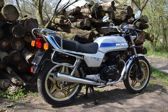 Honda CB 400N - 13