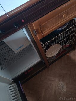 Obytny prives Hobby 430 - predstan, max 1000 kg - 13