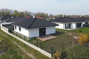Bungalov 4 izb., blízko hrádze obec Kalinkovo, 534 m2 - 13