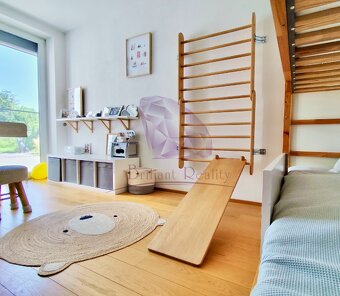 Kompletne zariadený moderný 4 izbový rodinný dom - 13