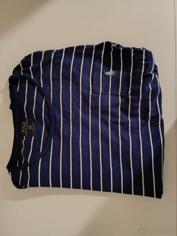 Krabica plný mikín - 13