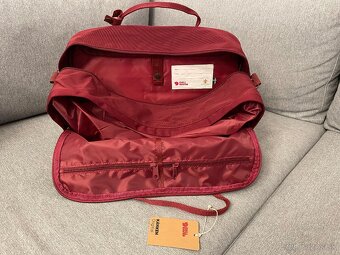Predám batoh značky Fjällräven Kanken Weekender Ox Red - 13