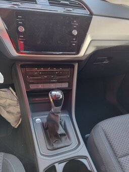 VW Touran 1.5 TSI havarovaný - 13