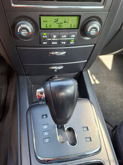 KIA SORENTO 2,5 diesel 4x4 AUTOMAT - 13