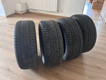 Predám zimné pneumatiky Goodyear 235/50R19 103V  - 4 ks - 13