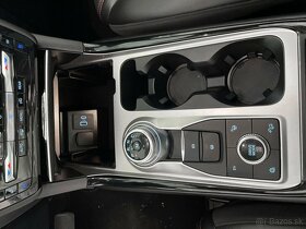 Ford Explorer 3.0 V6 benzín + elektrika 02/2021 7 miestne - 13