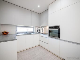 Moderná novostavba s pozemokom 673 m2 v Golianove - nízke me - 13