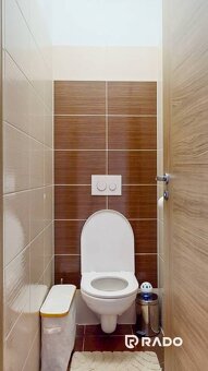 RADO | 4i byt s terasou a parkovaním v tichej časti Rovinky  - 13