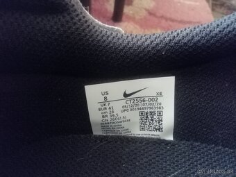 Lodicky Vanessa, Prada a tenisky Nike - 13
