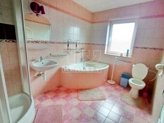 TUreality ponúka na predaj krásny rodinný dom vo Veľkej... - 13