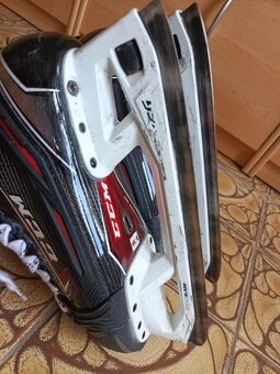 Brankárske korčule CCM Jetspeed FT2, 8,5 D, (užší provedení) - 13